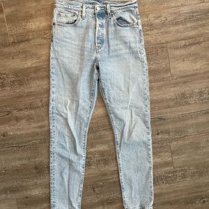 Light Wash Levi 501s